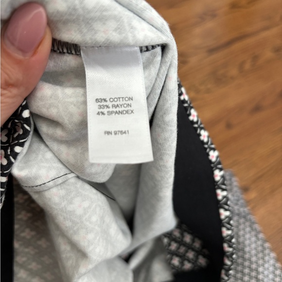 J. Jill size 28 Micro Floral Capris - Picture 6 of 8